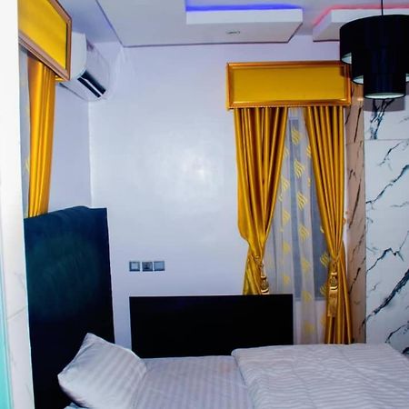 A And T Apartment Ikorodu Exterior photo