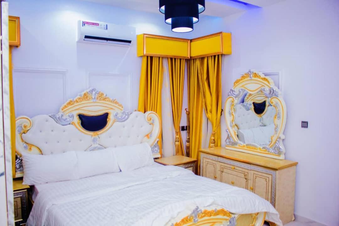 A And T Apartment Ikorodu Exterior photo