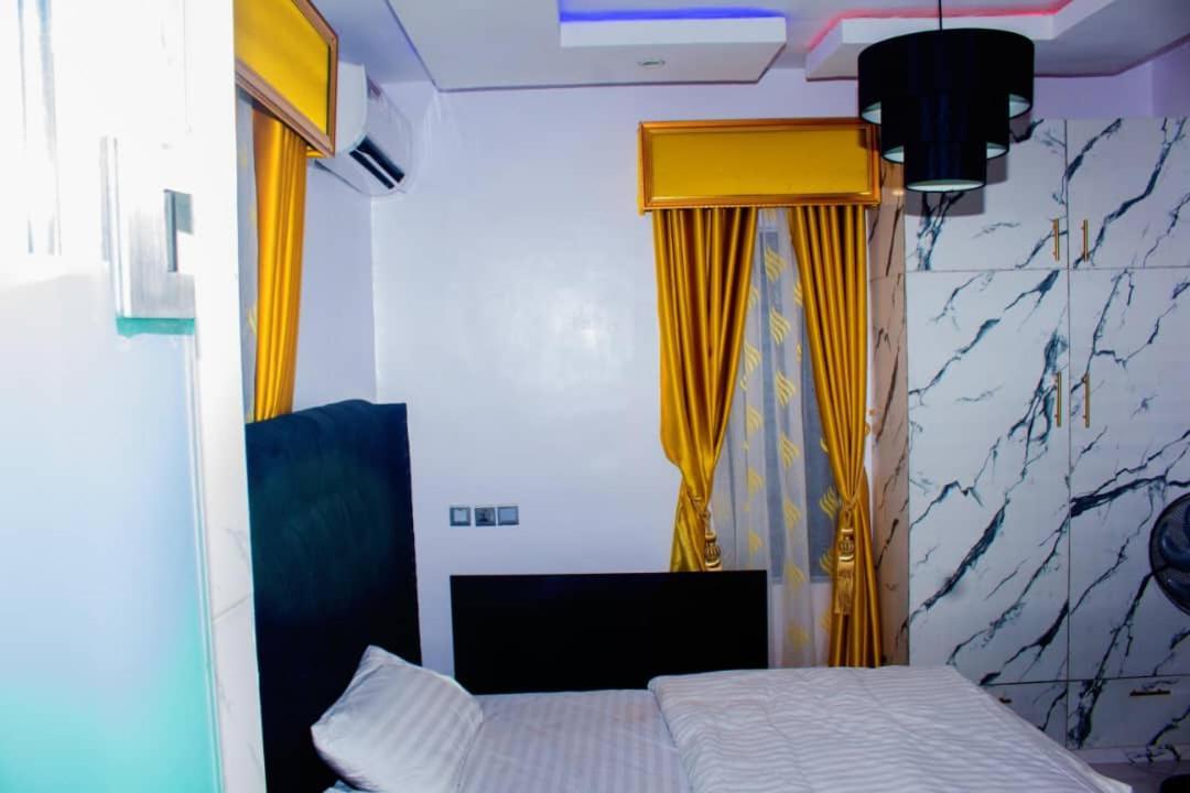 A And T Apartment Ikorodu Exterior photo